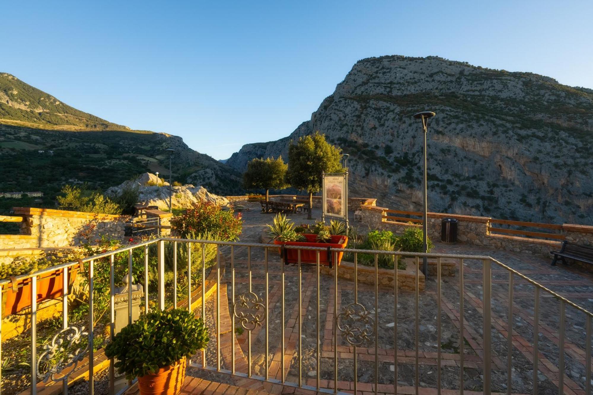 Il Belvedere Civita Bagian luar foto